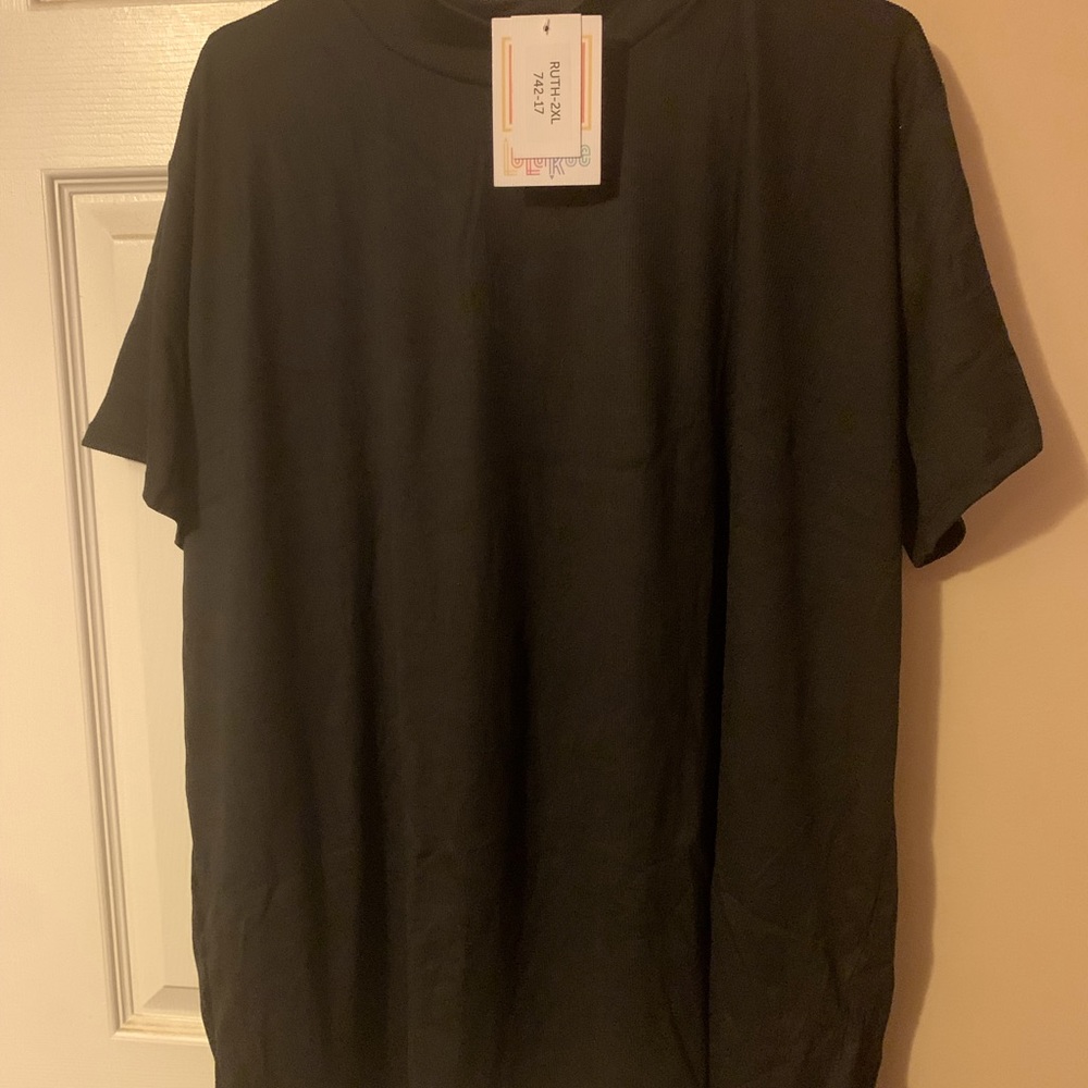 NWT 2XL Ruth solid black ribbed top!